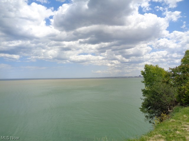 Lake House - Residential