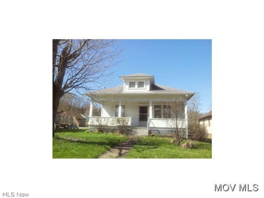 Older one story home in a well maintained condition. Home is located close to I77 and within minutes of downtown. Great investment or as a starter home. Owner says make offer  Elem: Fairplains Elementary School  Elem/Bus: N  JrHigh: Edison Jr. High School  JrHigh/Bus: Y  High: Parkersburg South High  High/Bus: Y  Fire: CIT  Police: CTY  PossFreeGas: N  ;SQFT=Fin Above:914, Fin Total:914, Unfin Bsmt:110, Unfin Above:110;PRKG= Off Street