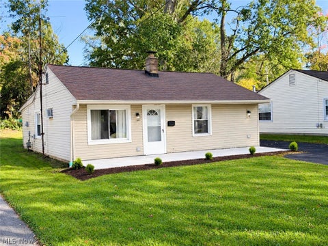 Homes For Sale - 7515 Glenwood Avenue<br/> Youngstown, OH 44512