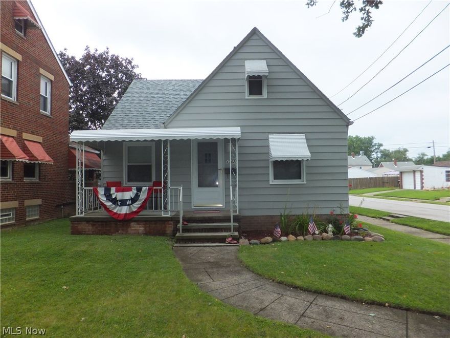 Just Move-in this aluminum sided bungalow, 3 bedrooms, vinyl replacement windows, newer central air, updated 100amp electric box, glass block windows, all appliances stay, new roof 2yrs, garage w/opener, basement waterproofed by previous owners