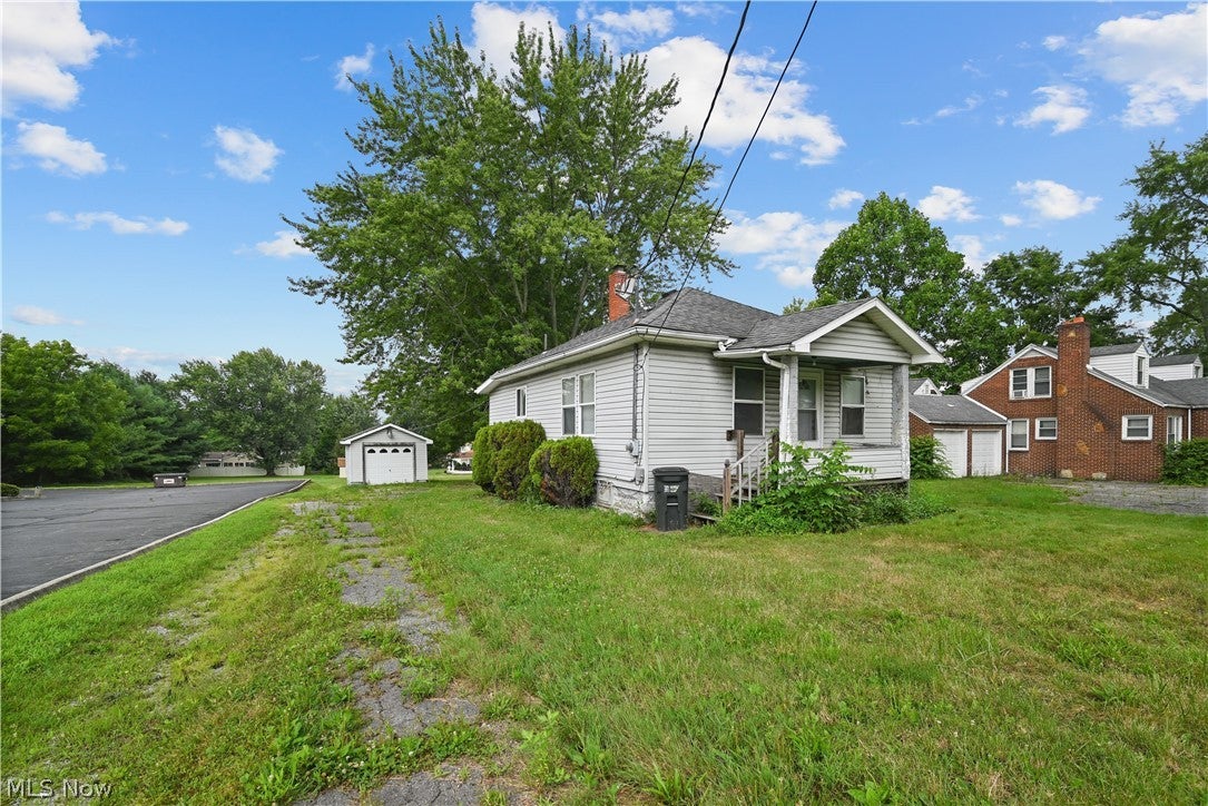 374 Niles Cortland Road SE