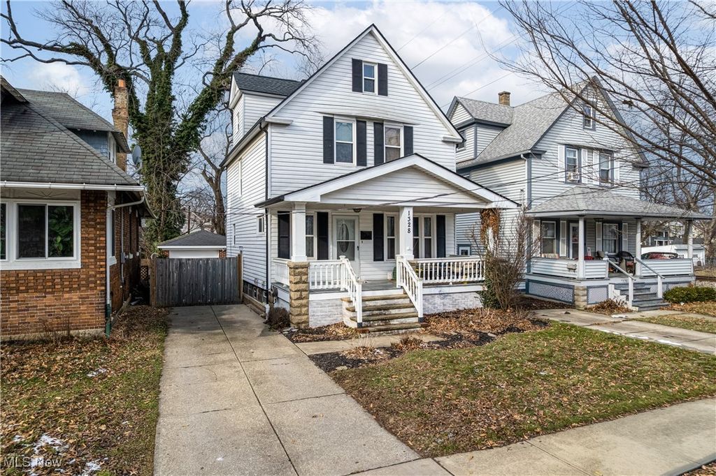 Photo of 1328 Bonnieview Avenue, Lakewood, OH 44107 (MLS # 5181359)