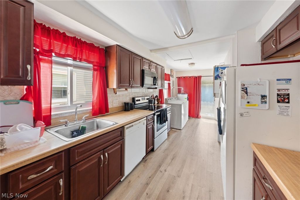 Photo of 4122 W 145th Street, Cleveland, OH 44135 (MLS # 5207615)