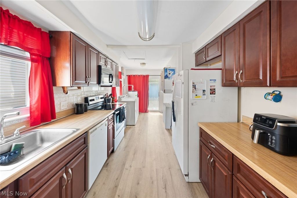 Photo of 4122 W 145th Street, Cleveland, OH 44135 (MLS # 5207615)