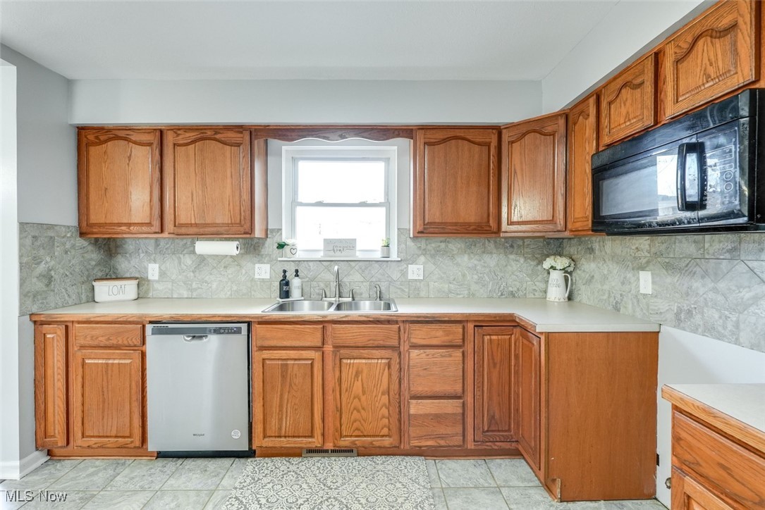 644 University Avenue, Elyria, Ohio image 15