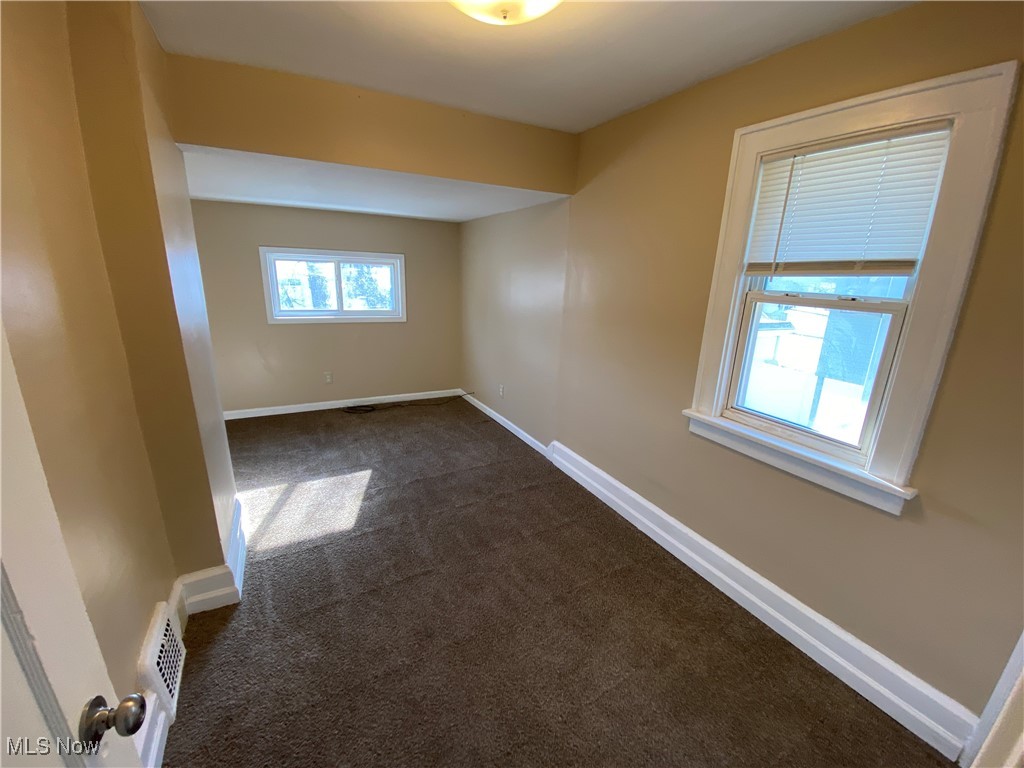 5161 Greenhurst Drive, Maple Heights, Ohio image 11