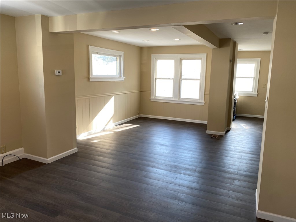 5161 Greenhurst Drive, Maple Heights, Ohio image 3