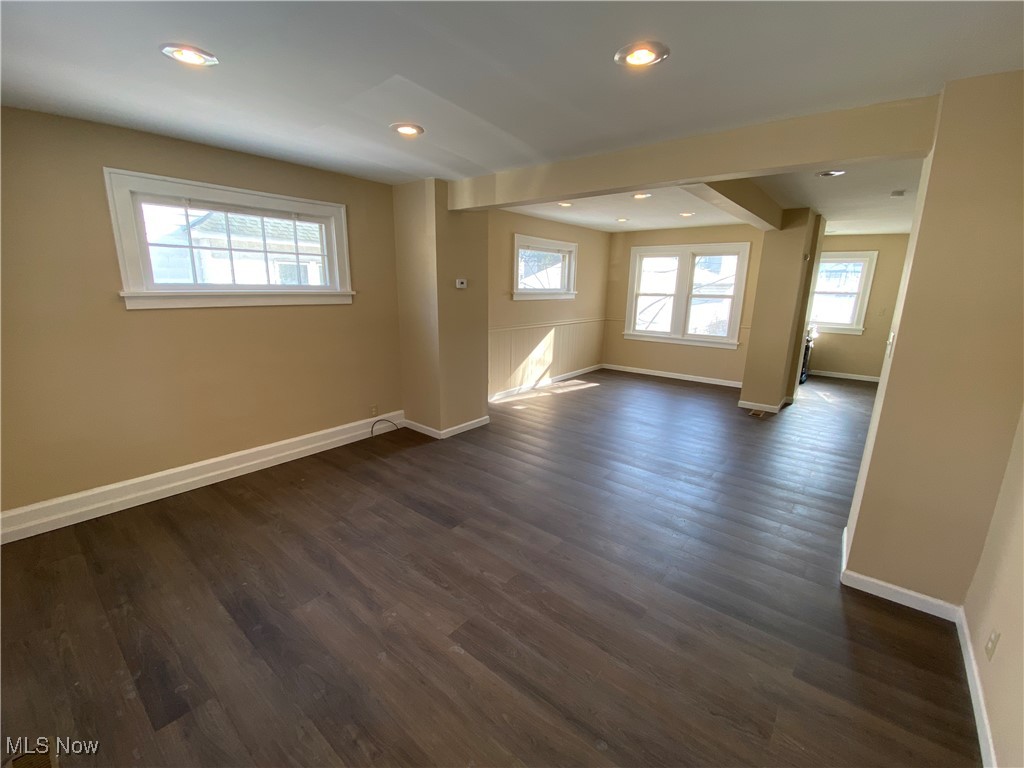 5161 Greenhurst Drive, Maple Heights, Ohio image 2