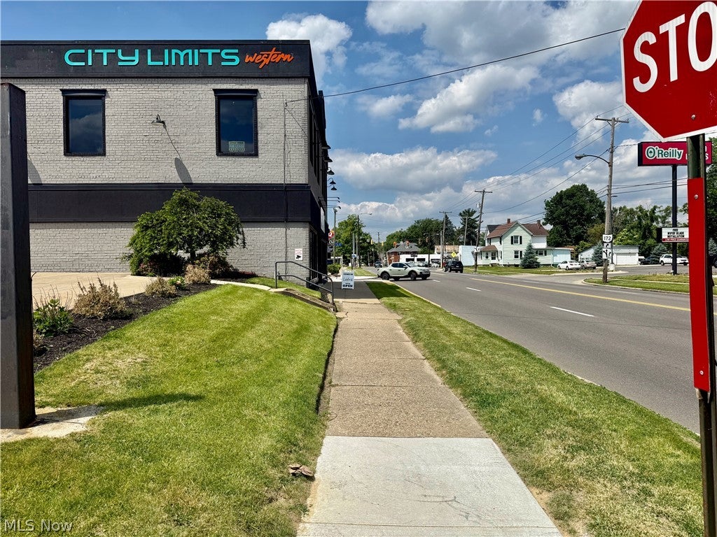 641 Lincoln Way W 1 or 2