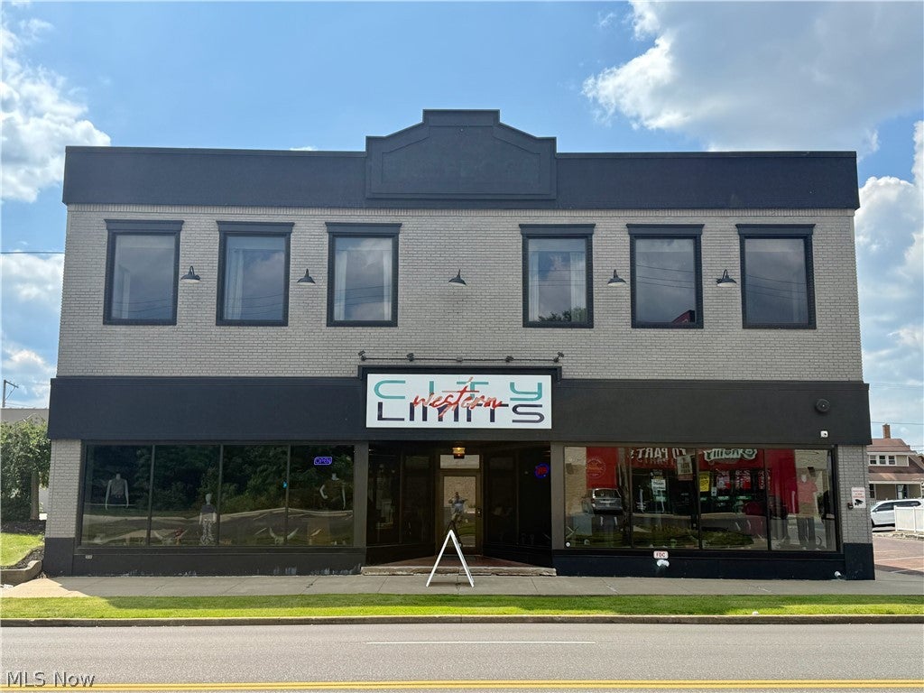 641 Lincoln Way W 1 or 2