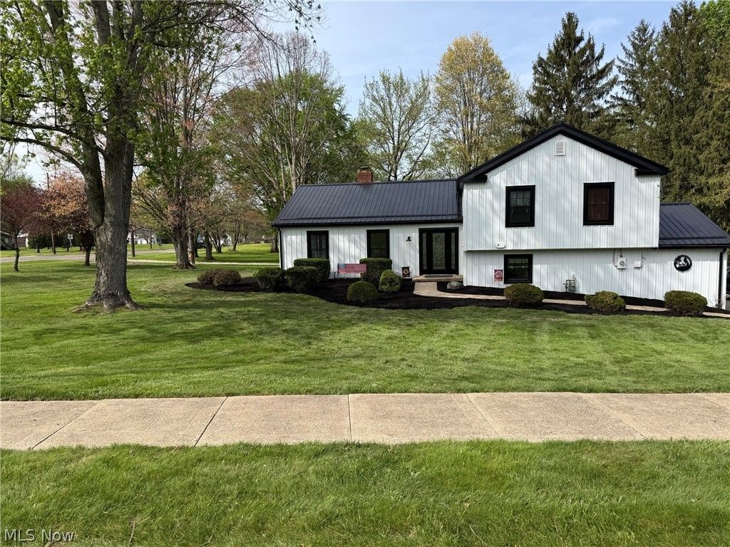 Photo of 8093 South Park, Garrettsville, OH 44231 (MLS # 5206711)