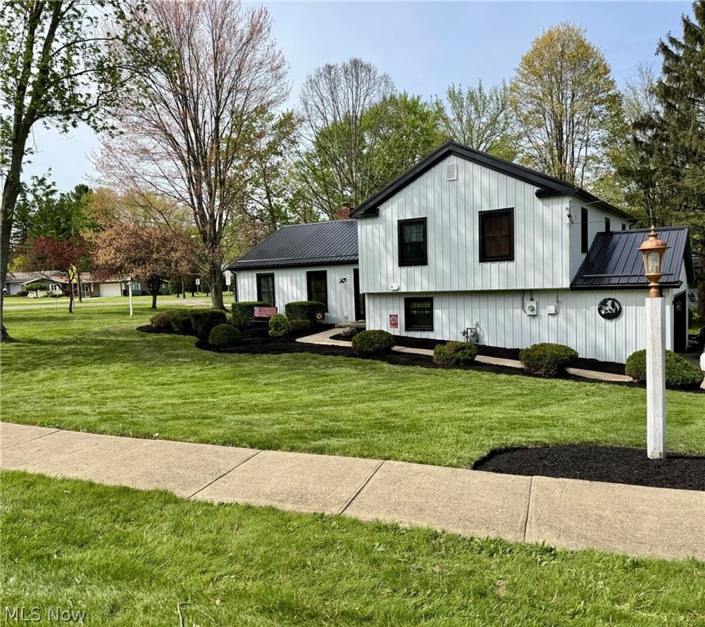 Photo of 8093 South Park, Garrettsville, OH 44231 (MLS # 5206711)