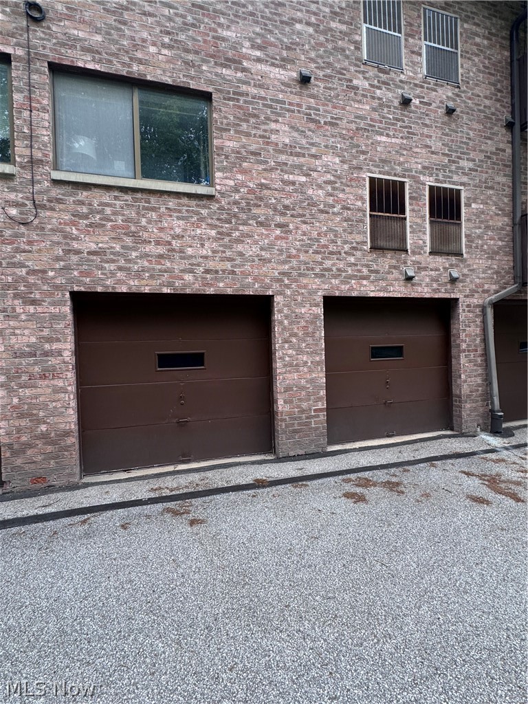 Woods/Brecksville Condo - Residential