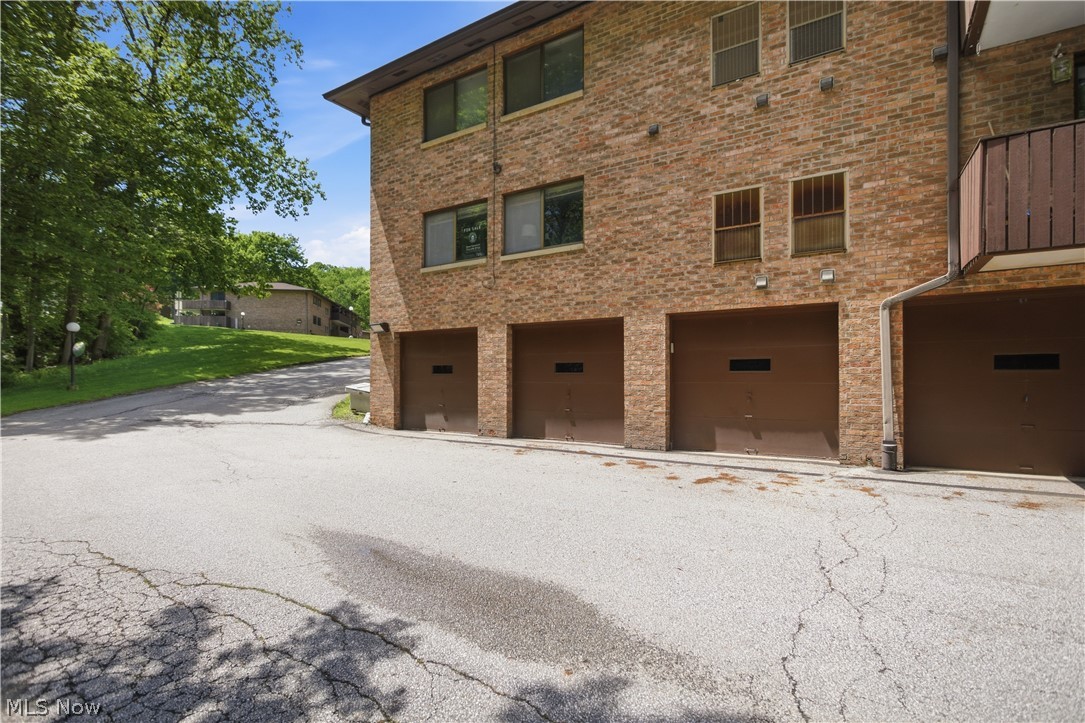 Woods/Brecksville Condo - Residential