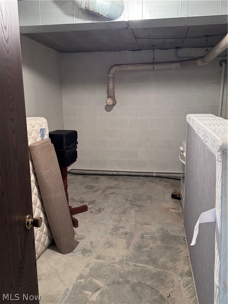Woods/Brecksville Condo - Residential