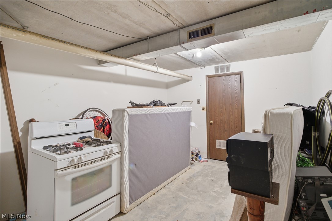 Woods/Brecksville Condo - Residential