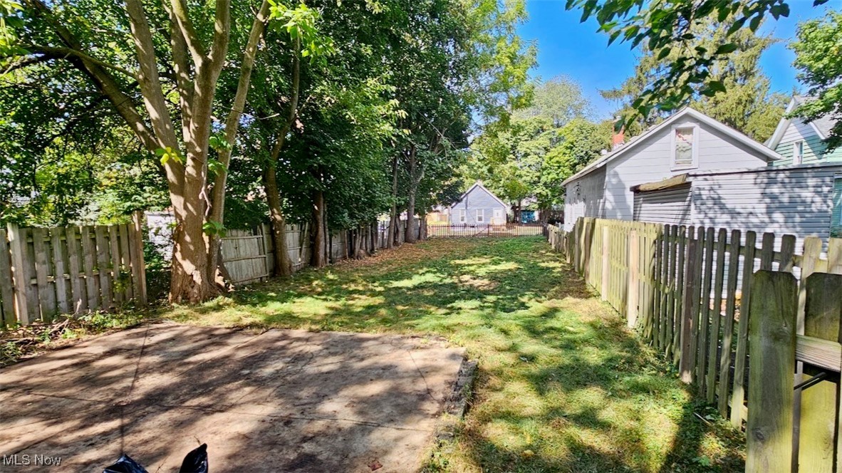 James M Hoyts - Land