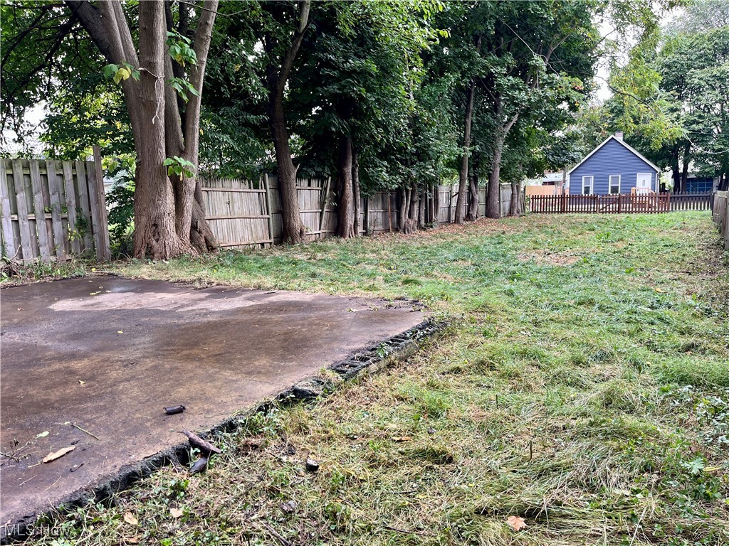 James M Hoyts - Land