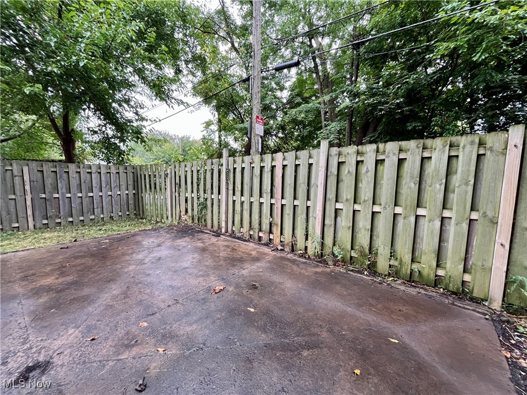 James M Hoyts - Land