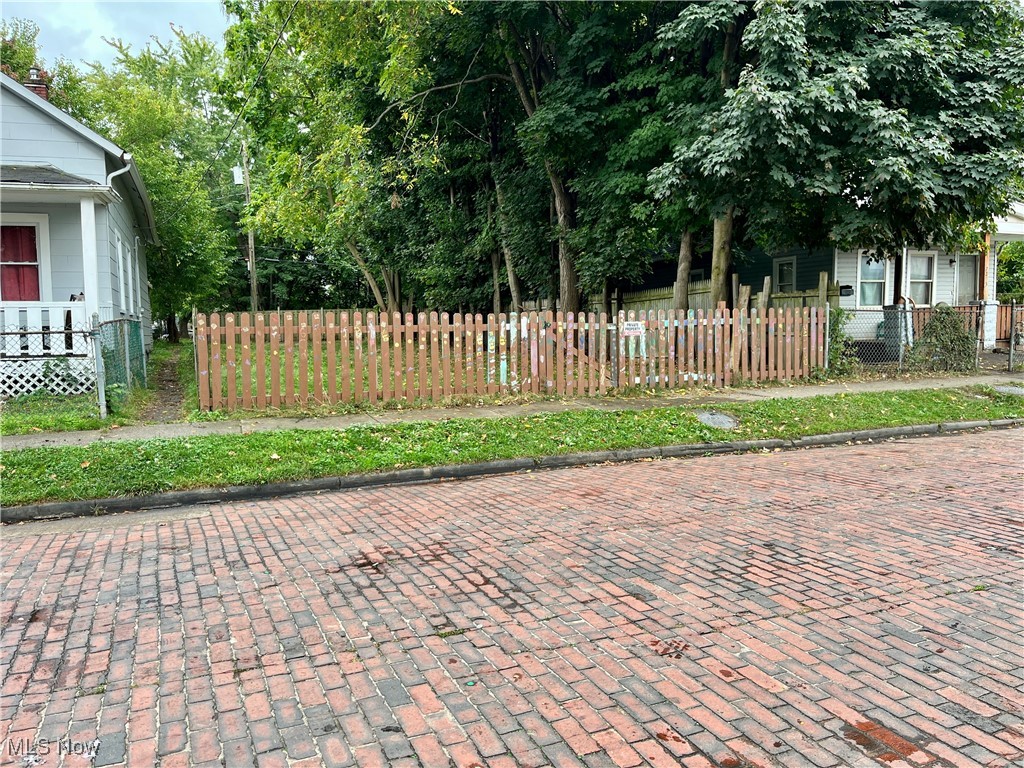 James M Hoyts - Land