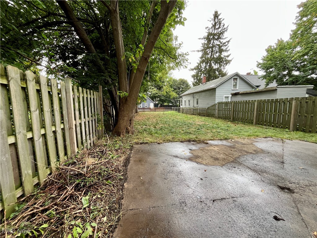 James M Hoyts - Land