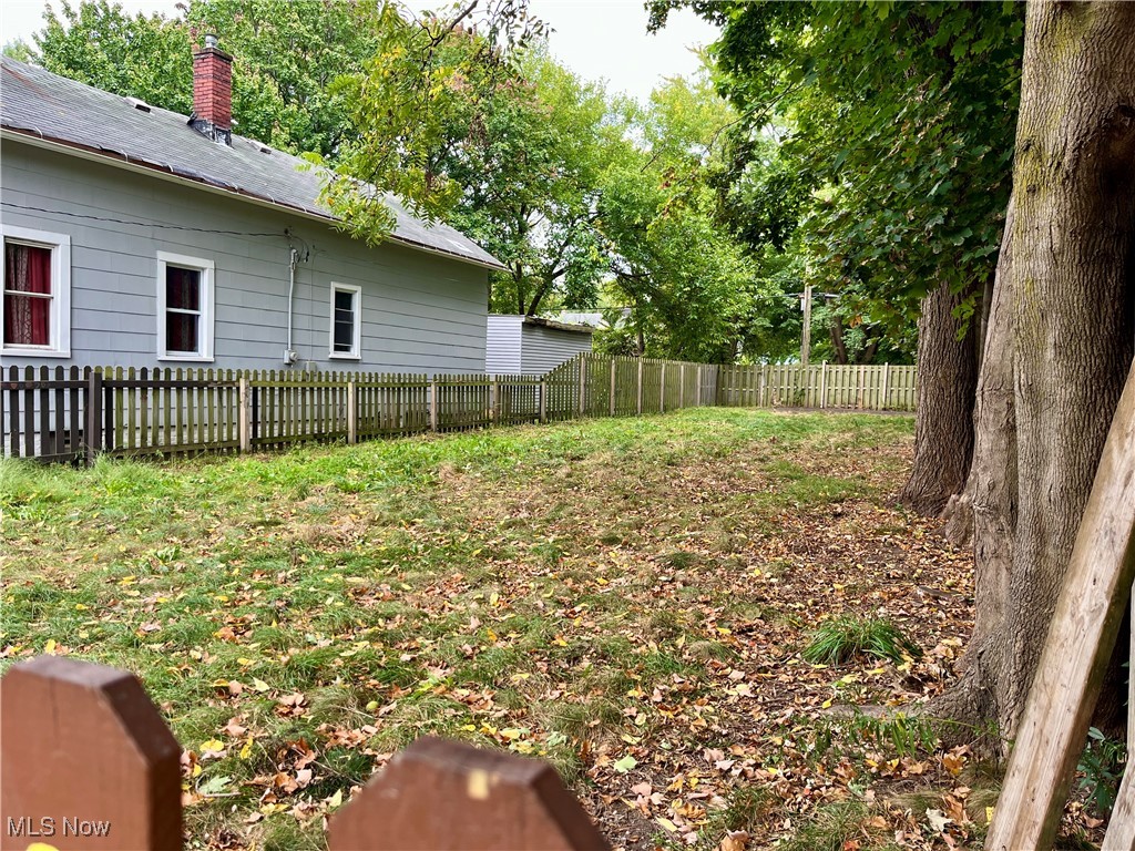 James M Hoyts - Land