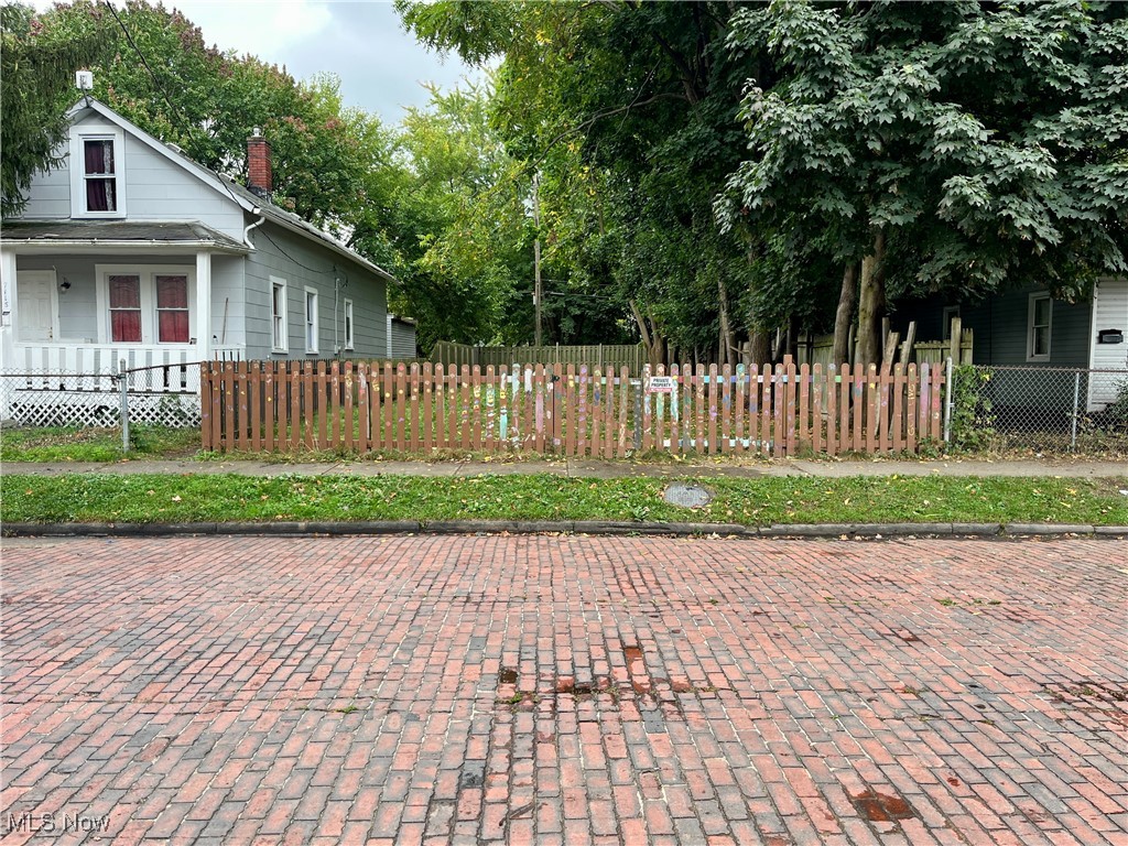 James M Hoyts - Land