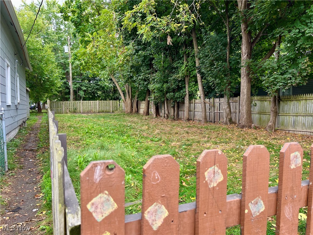 James M Hoyts - Land