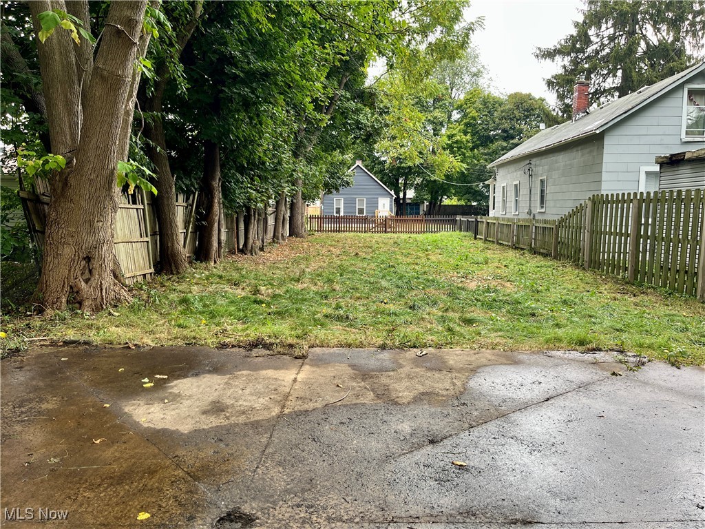 James M Hoyts - Land