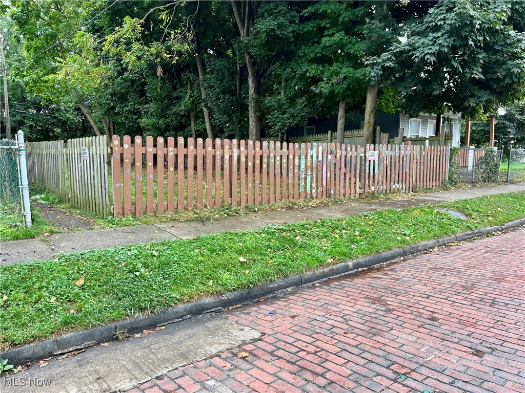 James M Hoyts - Land