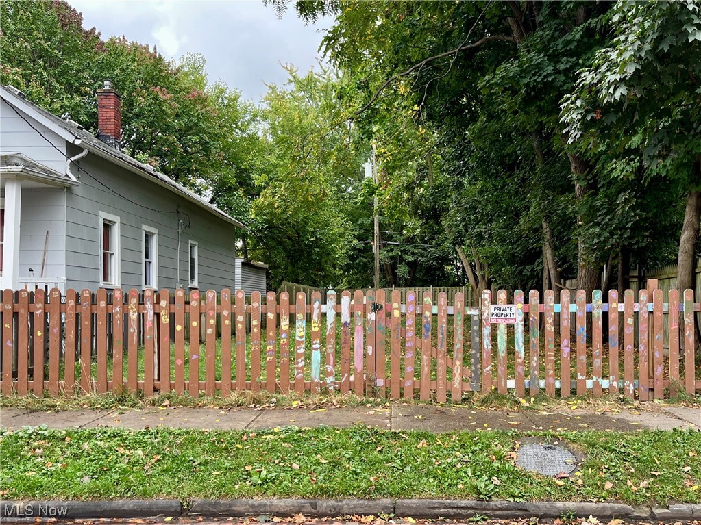 James M Hoyts - Land