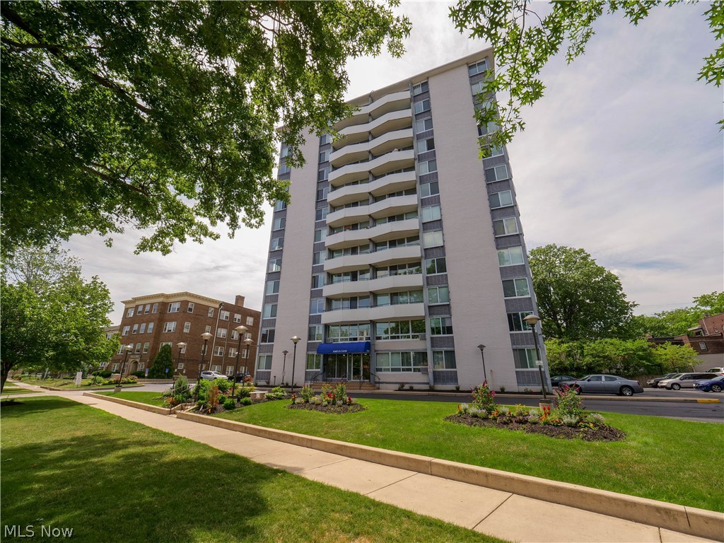 Remarkable views of the lake and downtown skyline from your modified and completely remodeled condo. Gorgeous kitchen with updates including granite countertops, maple cabinets, stainless steel appliances, and breakfast bar. The kitchen opens to spacious living room with sliders to your private balcony with amazing views. Bathroom boasts marble tile, newer flooring, and vanity. Second bedroom turned into massive walk-in closet with California style organizers. Convenient in-suite laundry. Many amenities and indoor parking included. Come see today!