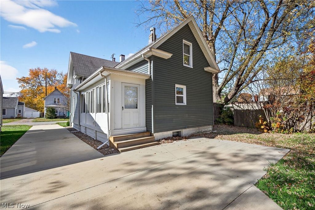 Photo of 612 Thayer Avenue, Ashtabula, OH 44004 (MLS # 5204482)