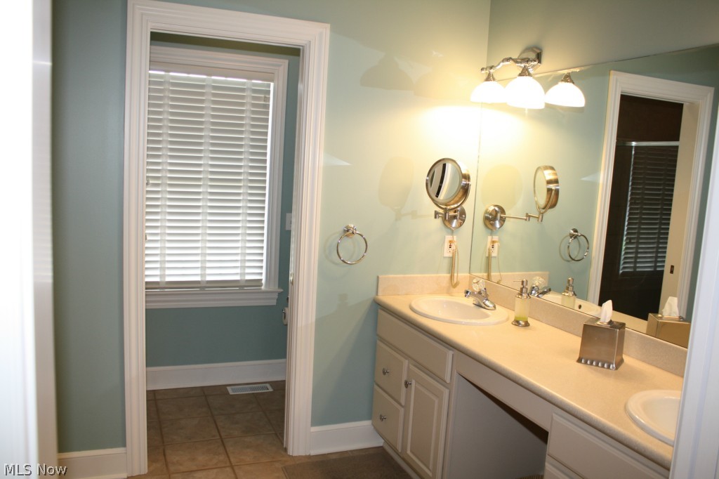 Chagrin Knolls - Residential