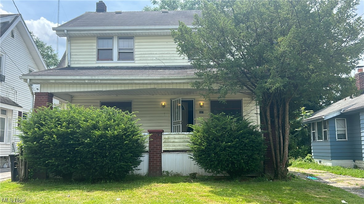 Great opportunity close to jobs , schools and shopping . Features 3/1 with addl flex space .