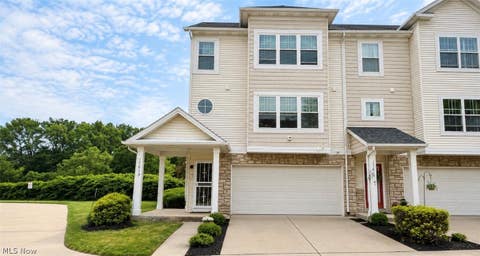 Condo For Sale - 17619 Wildwood Lane<br/> Cleveland, OH 44119
