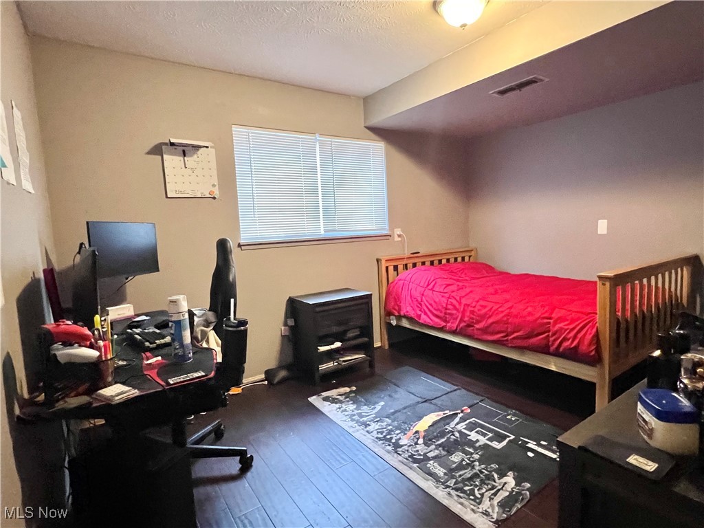 Forestglen Ave - Residential Lease