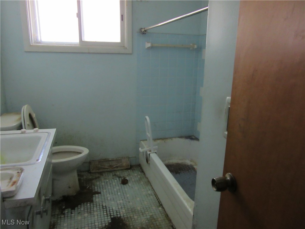 Wickliffe, Ohio 44092, United States, 3 Bedrooms Bedrooms, ,1 BathroomBathrooms,Residential,Active,197686