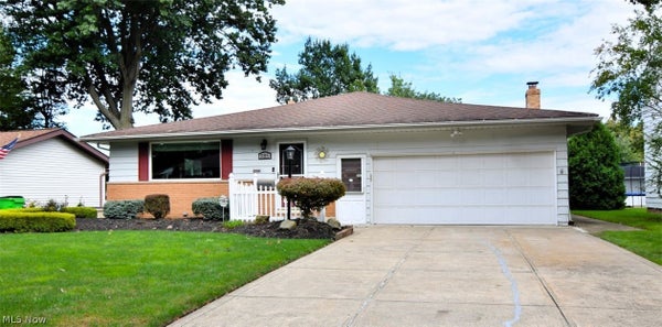 1185 JACKIE LN, CLEVELAND, OH 44124 - Image f9ced7da48116dff7b7e5d6c7e865729/3511033747