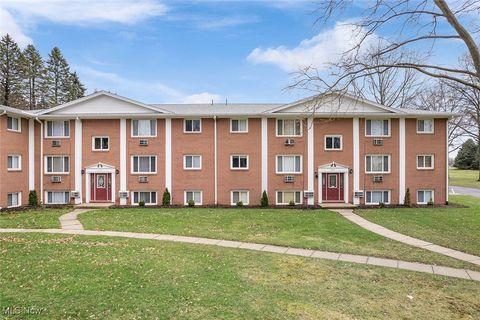 1046 Applegrove Street NE Canton OH 44721