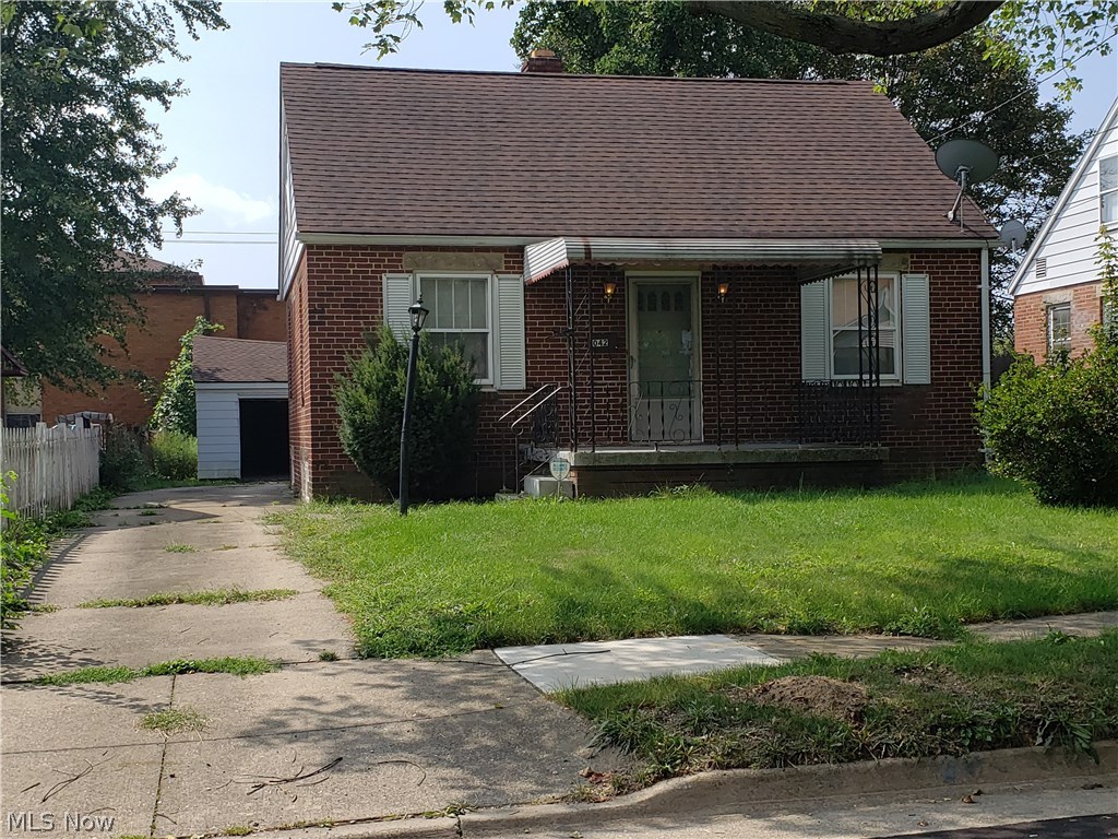 This is a short sale. Tons of potential! 3 bedrooms and 1.5 baths with a 2 car garage. Hardwood floors are available in most of the rooms. Partially finished basement could be completed for additional living space. Not much to do. Come see!