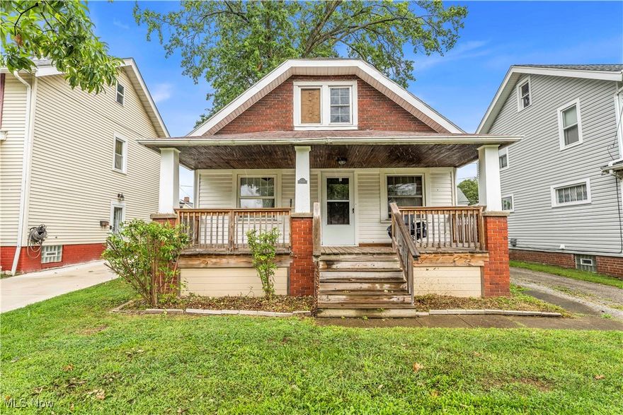 2614 Oak Park Ave | UP, Cleveland - Spacious 2-bed 1-bath multi-family home! //

$ 850 rent / $ 850 deposit //
$55 application fee per adult //
1-2 pets OK in this unit. After application pre-approval, a PetScreening is required for any animals to proceed with one of our properties; a PetScreening affidavit is still required if you have no pets. (Some breed restrictions apply per HUD guidelines). //
NO SMOKING //
1 time $139 non-refundable set up fee paid at lease signing //

$35/month required resident benefit package; can include personal property/liability insurance for an additional $10/month for $45/month total. //

After application Pre-Approval 1 applicant per household application is required to fill out a PetScreening application, before being about to proceed with placing a Reservation Fee for one of our properties. You will receive a pre-approval for your application and in order to proceed, the PetScreening is required. Even if you have NO pets - this application must be filled out. One time, non-refundable pet fee of $250-600 per animal applies to all pets & must be paid before or when you pay your first month rent. (No fee for qualified assistance animals). //

Our application is processed through secure site: Findigs, and they require ID and income verification. Without this, your application will not be processed. They offer 24/7 chat support on their application directly if you have any questions. //

BEDROOMS:2 //
BATHROOMS:1 //
APPLIANCES PROVIDED: Fridge and stove //
UTILITIES / RESIDENT RESPONSIBILITY: Resident pays gas and electric and is responsible for snow removal. //

Serious inquiries only.