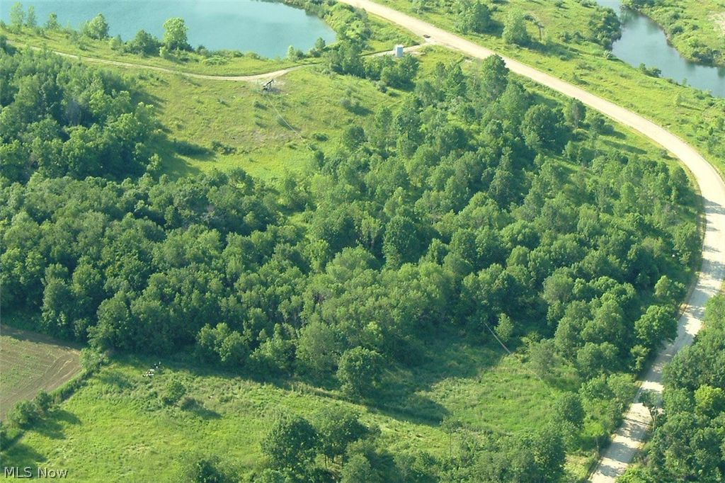 Photo of Pilot Knob Avenue NE, Canton, OH 44721 (MLS # 5189762)