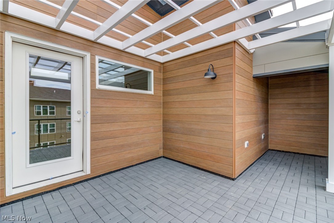 BREAKWATER BLUFFS - Residential