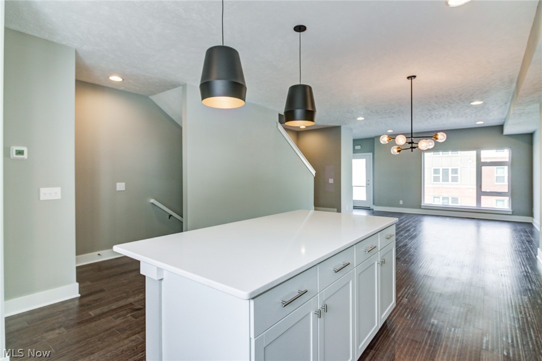 BREAKWATER BLUFFS - Residential