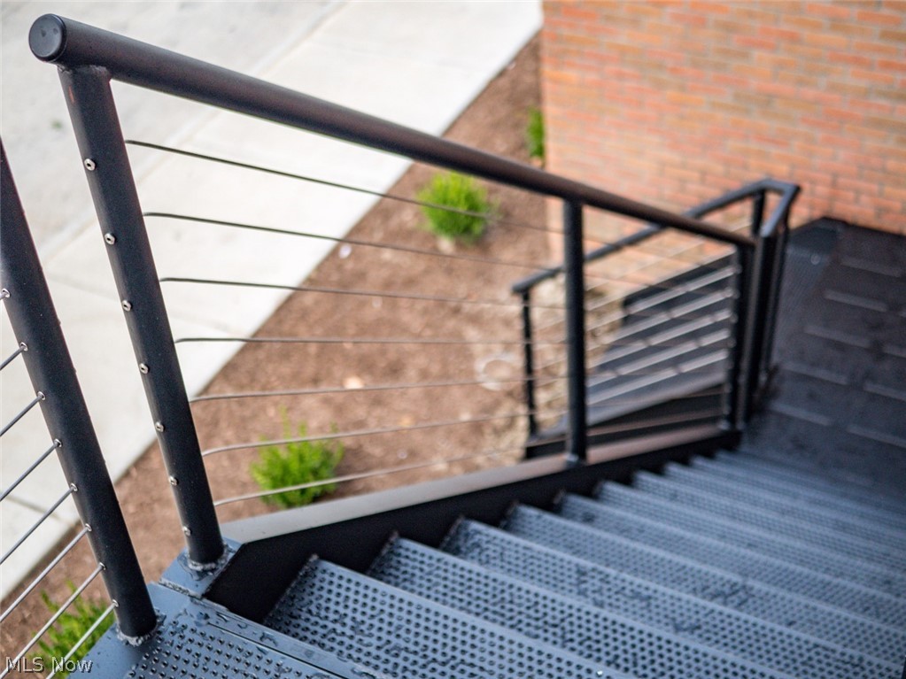 BREAKWATER BLUFFS - Residential