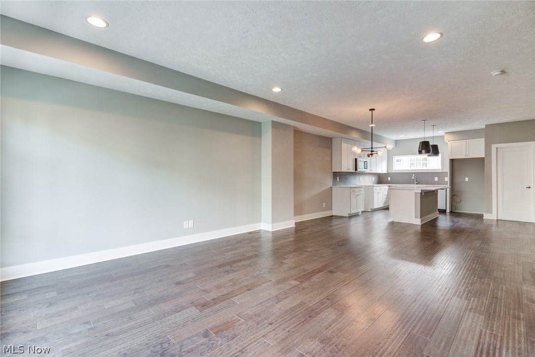 BREAKWATER BLUFFS - Residential