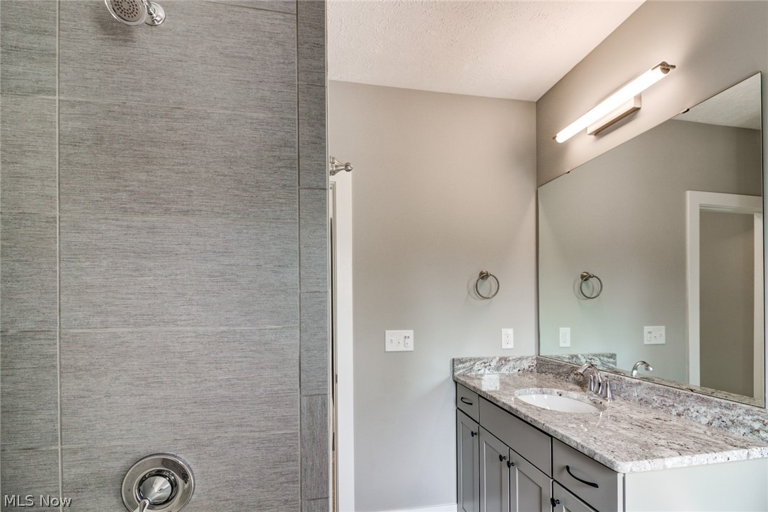 BREAKWATER BLUFFS - Residential