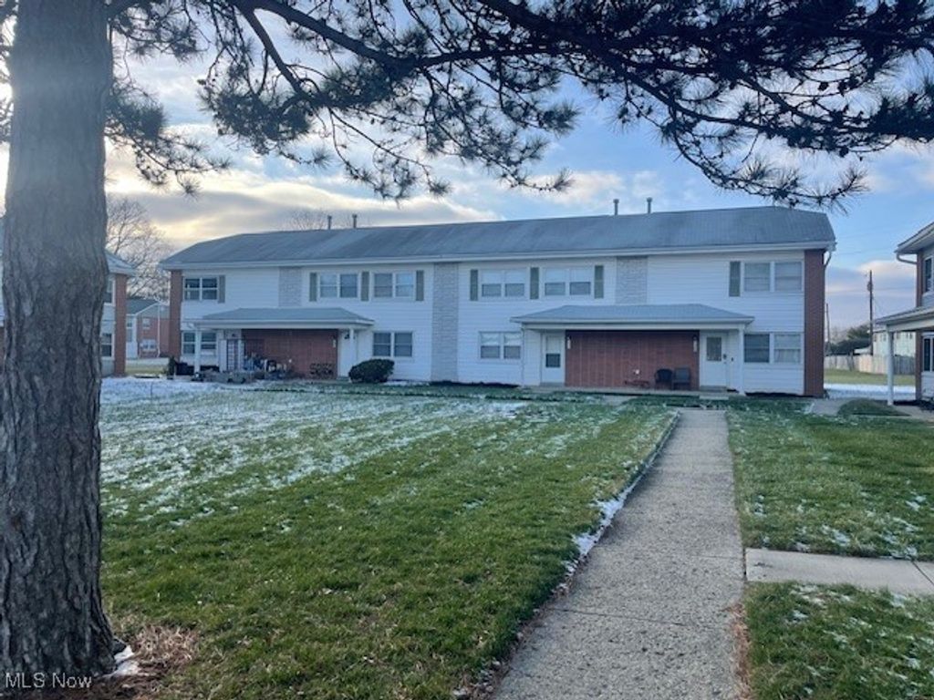 Photo of 156 Buckeye Circle, Columbus, OH 43217 (MLS # 5180960)