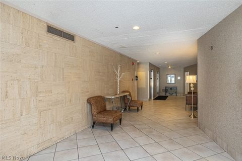 Tiny photo for 12520 Edgewater Drive #1609, Lakewood, OH 44107 (MLS # 5190083)